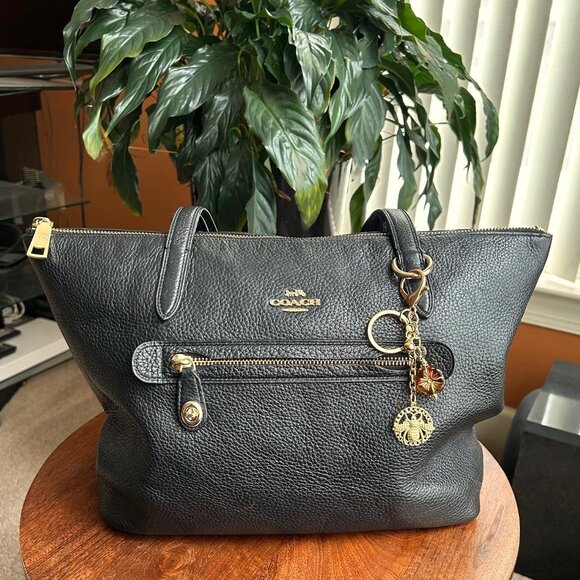 New LIKE A FLOWER TO A BEE Bag Charm Gold Tone 🐝 - Picture 4 of 7